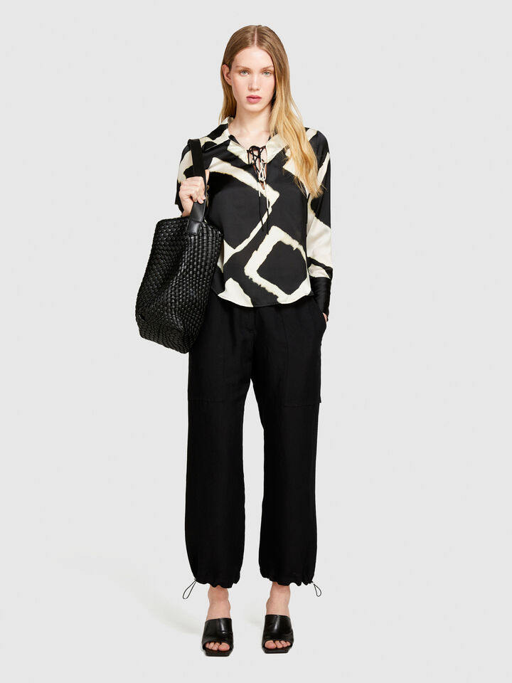 Linen blend cargo trousers - women's carrot fit trousers - Black | Sisley image number 1